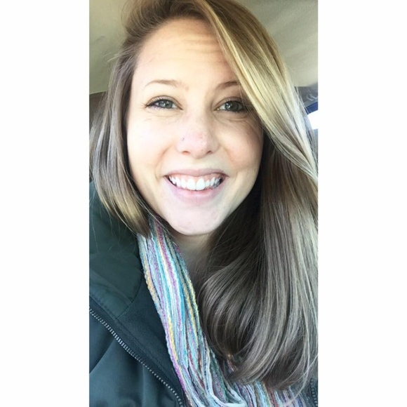 Meet your Posher, Lindsey - Picture 1 of 2